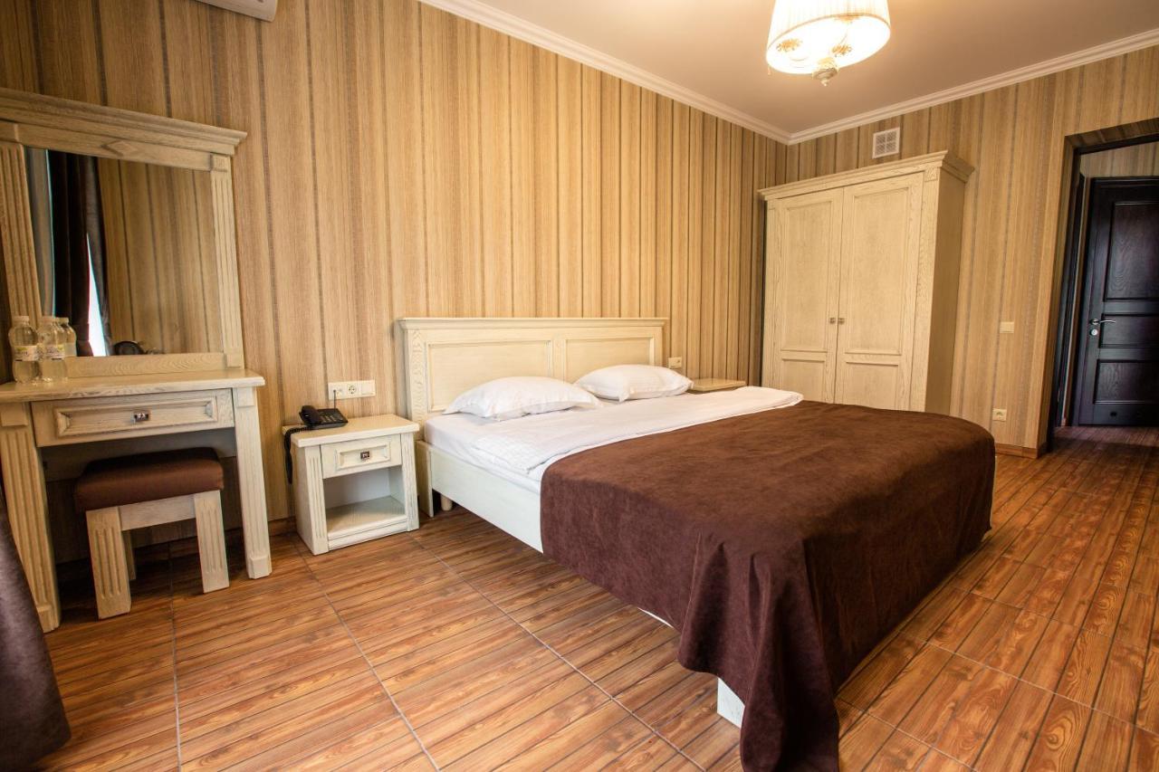 Georg Park Hotel Tarashany Extérieur photo