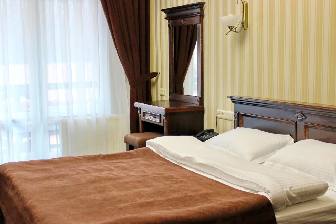 Georg Park Hotel Tarashany Extérieur photo