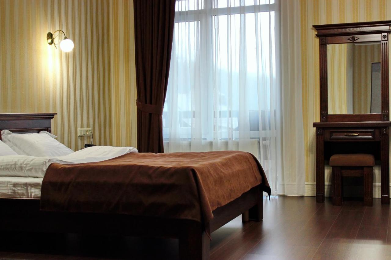 Georg Park Hotel Tarashany Extérieur photo