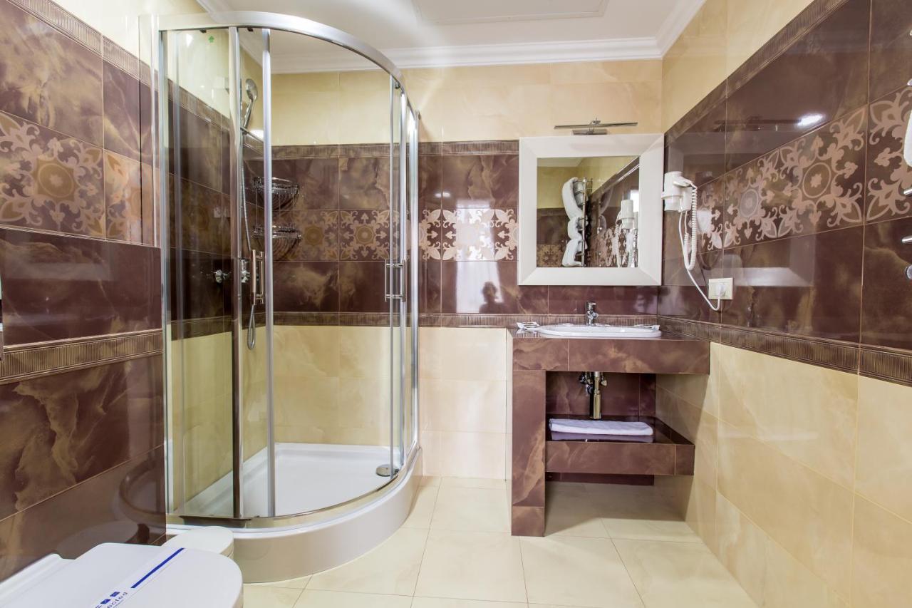 Georg Park Hotel Tarashany Extérieur photo