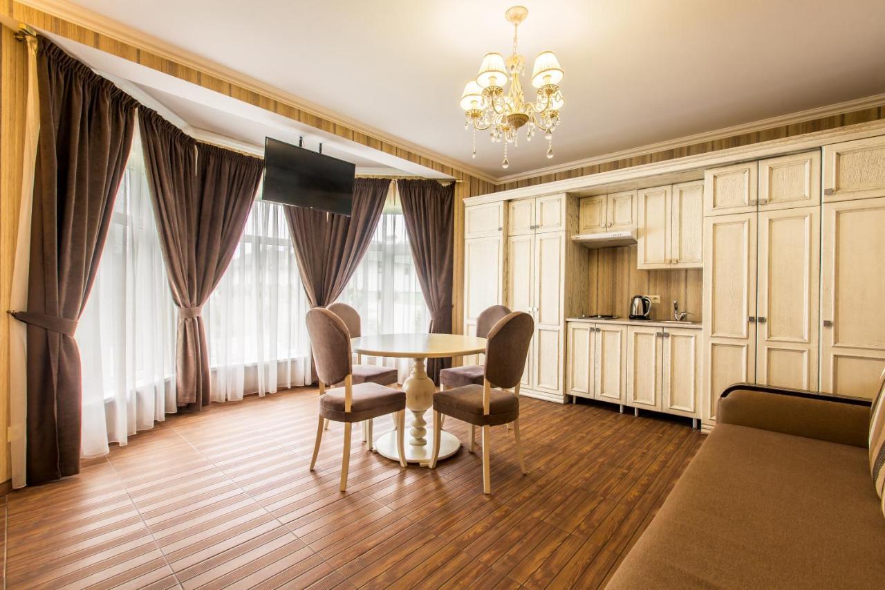 Georg Park Hotel Tarashany Extérieur photo