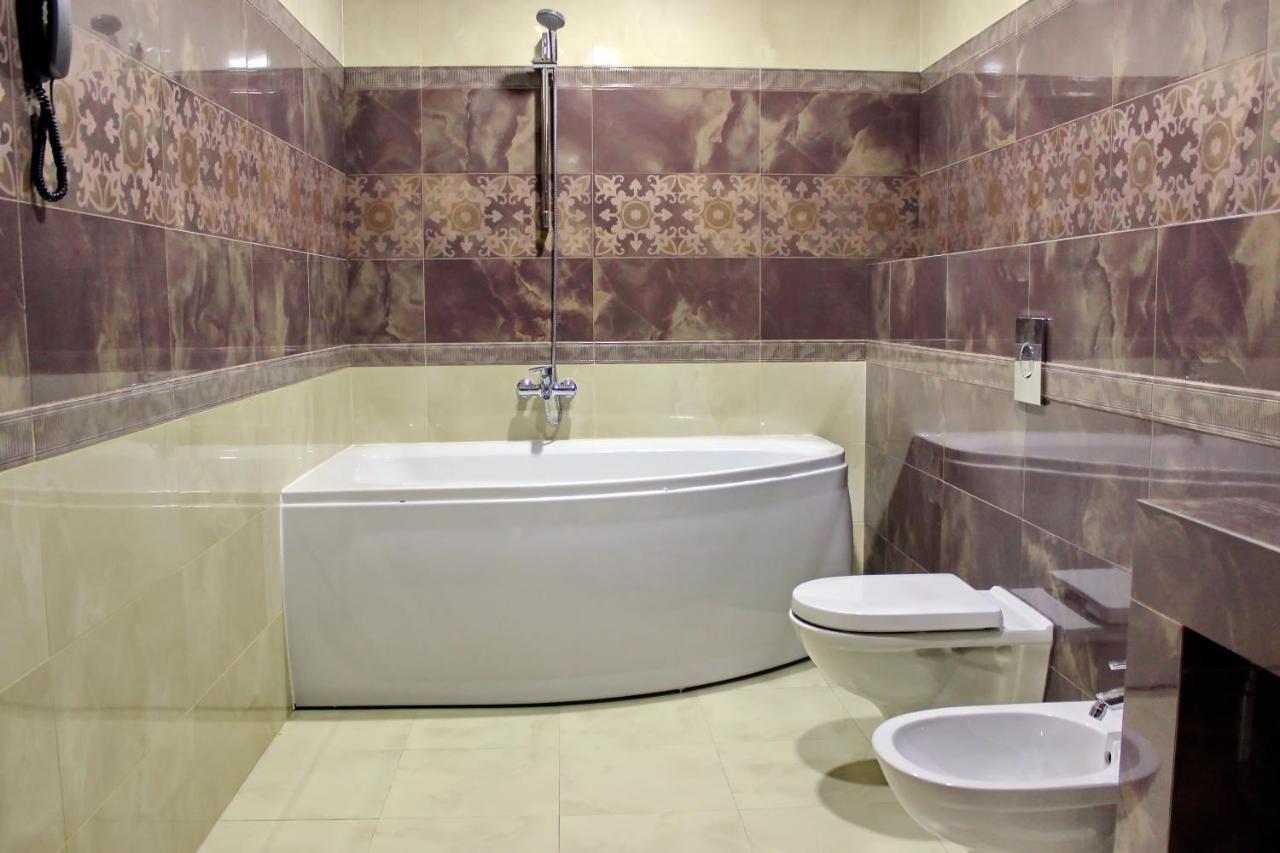 Georg Park Hotel Tarashany Extérieur photo