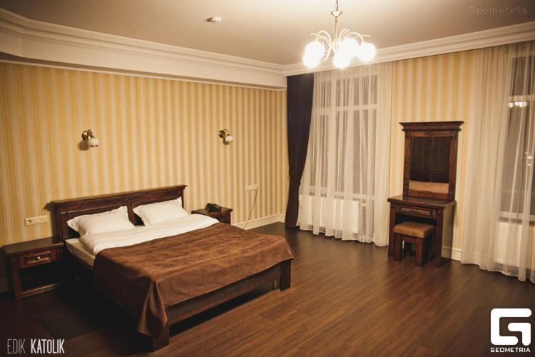 Georg Park Hotel Tarashany Extérieur photo