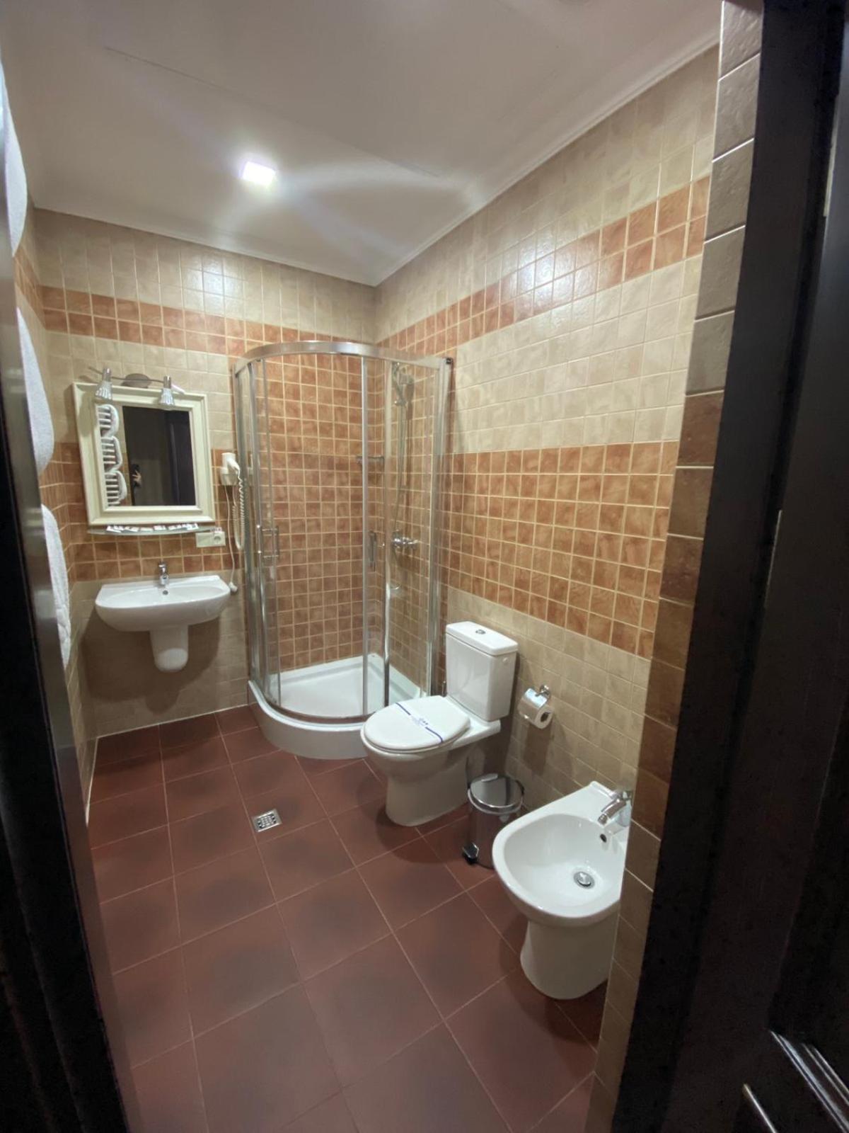 Georg Park Hotel Tarashany Extérieur photo
